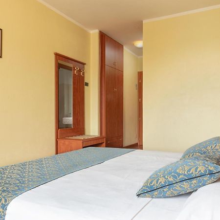 Hotel Postumia Dossobuono Exteriör bild