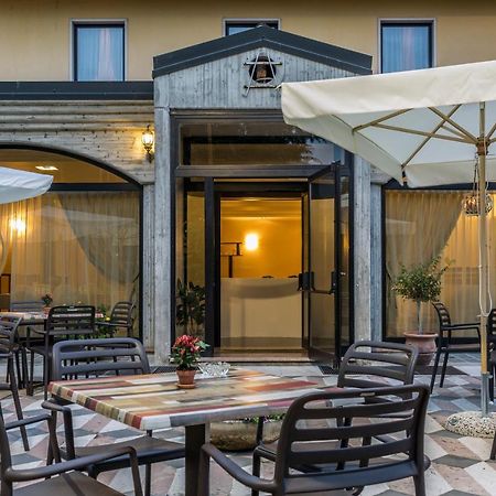 Hotel Postumia Dossobuono Exteriör bild