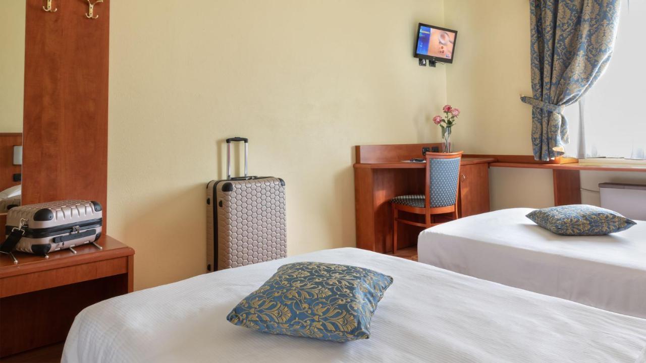 Hotel Postumia Dossobuono Exteriör bild