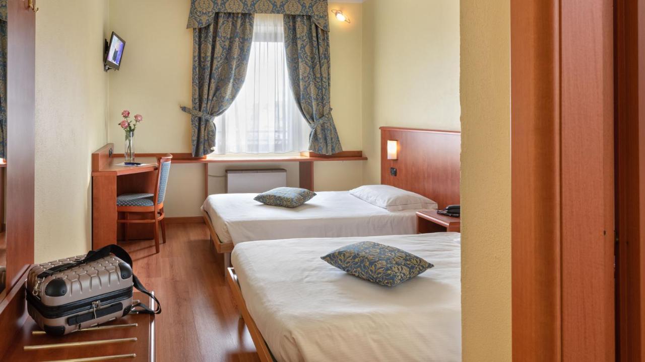 Hotel Postumia Dossobuono Exteriör bild