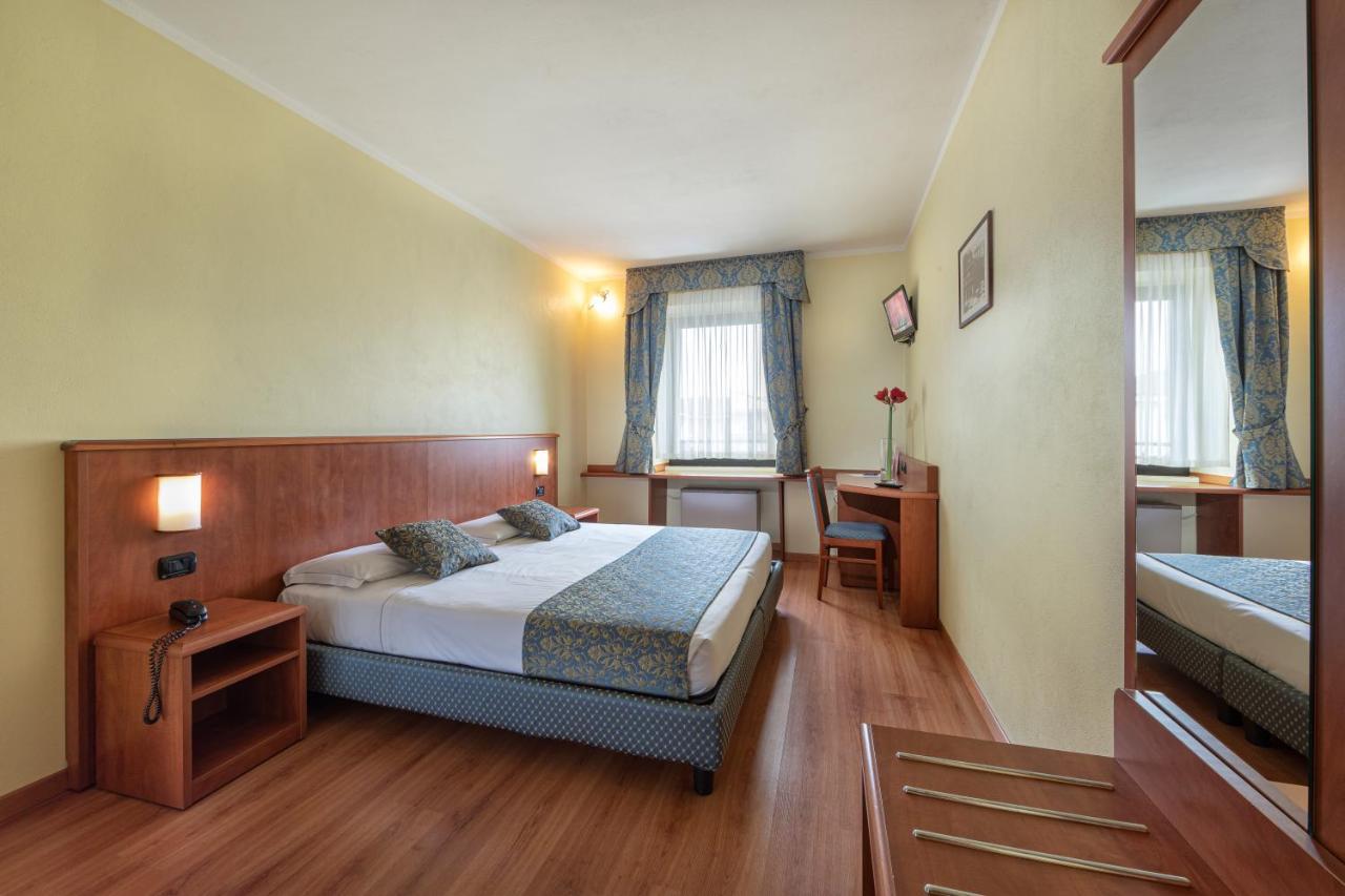 Hotel Postumia Dossobuono Exteriör bild