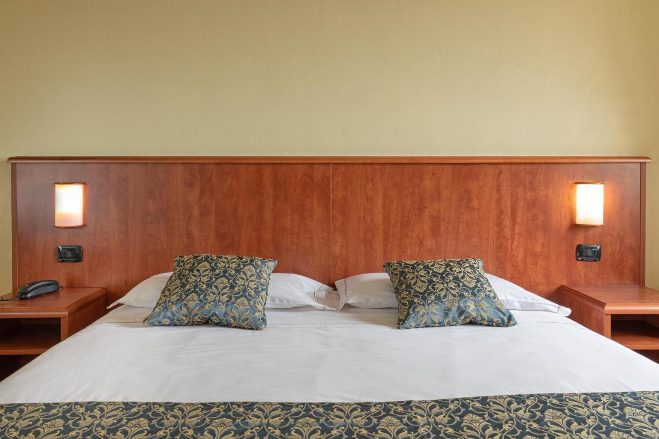Hotel Postumia Dossobuono Exteriör bild