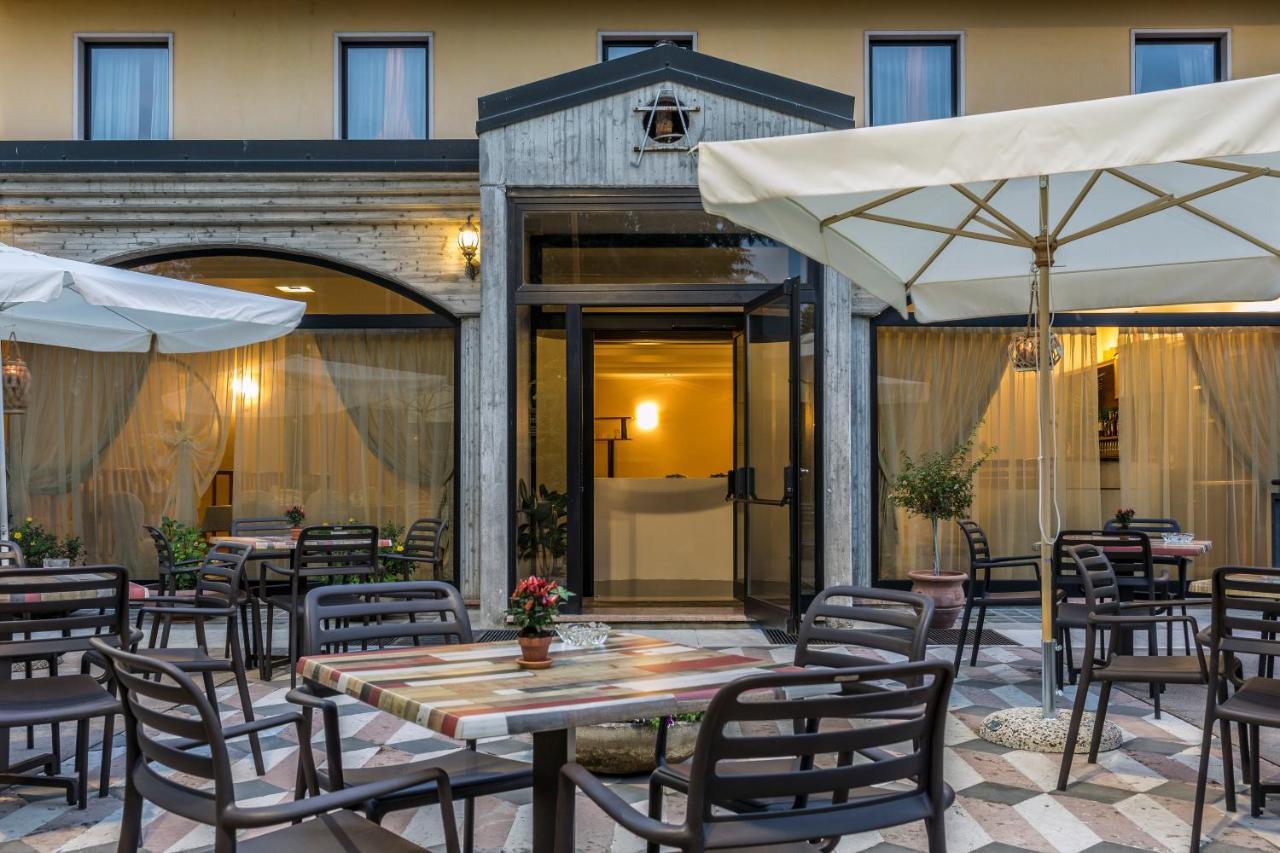 Hotel Postumia Dossobuono Exteriör bild