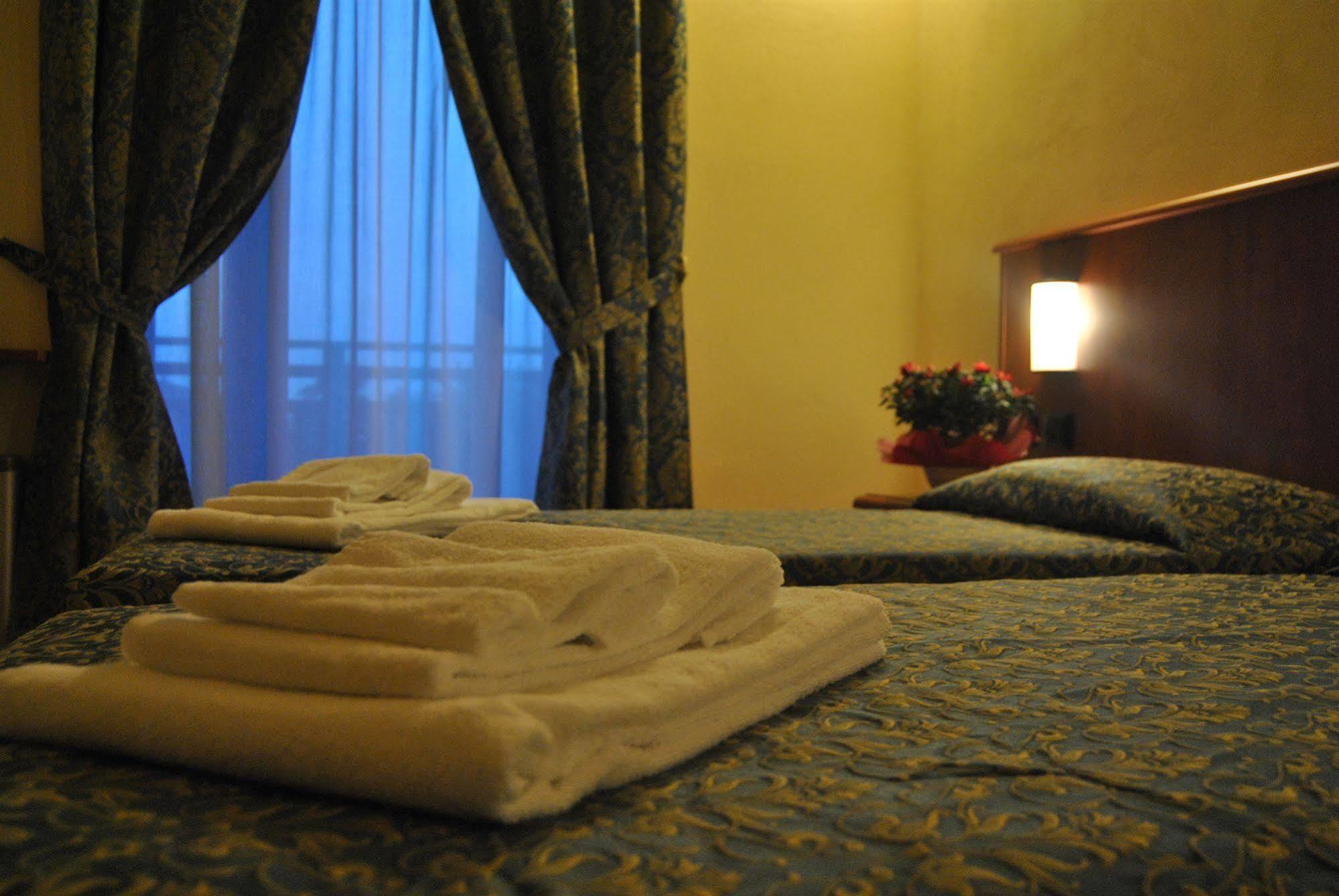 Hotel Postumia Dossobuono Exteriör bild