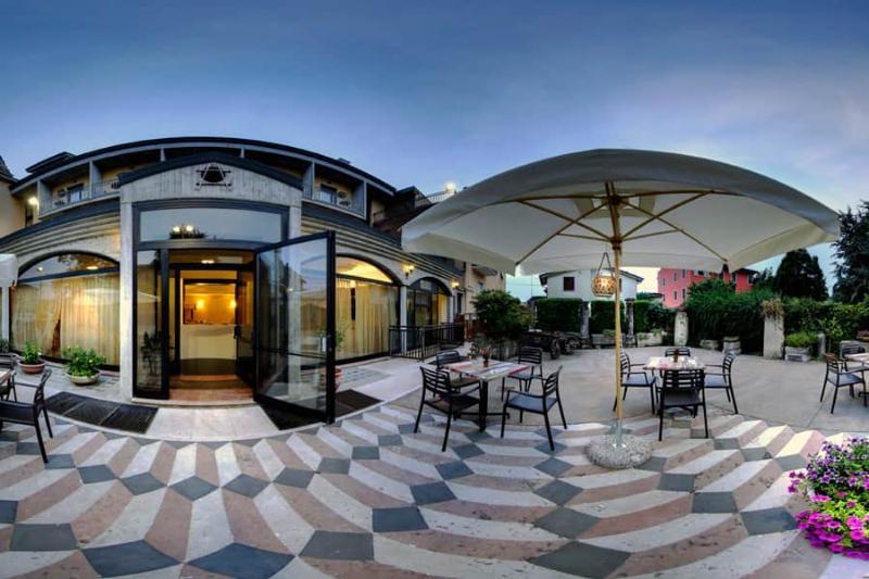 Hotel Postumia Dossobuono Exteriör bild