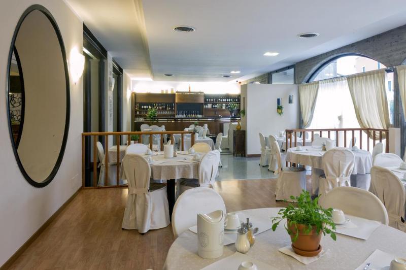 Hotel Postumia Dossobuono Exteriör bild