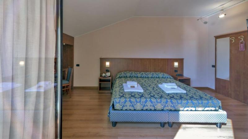 Hotel Postumia Dossobuono Exteriör bild