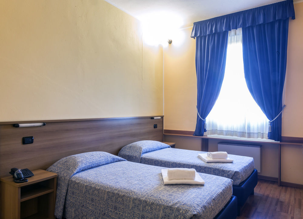 Hotel Postumia Dossobuono Exteriör bild
