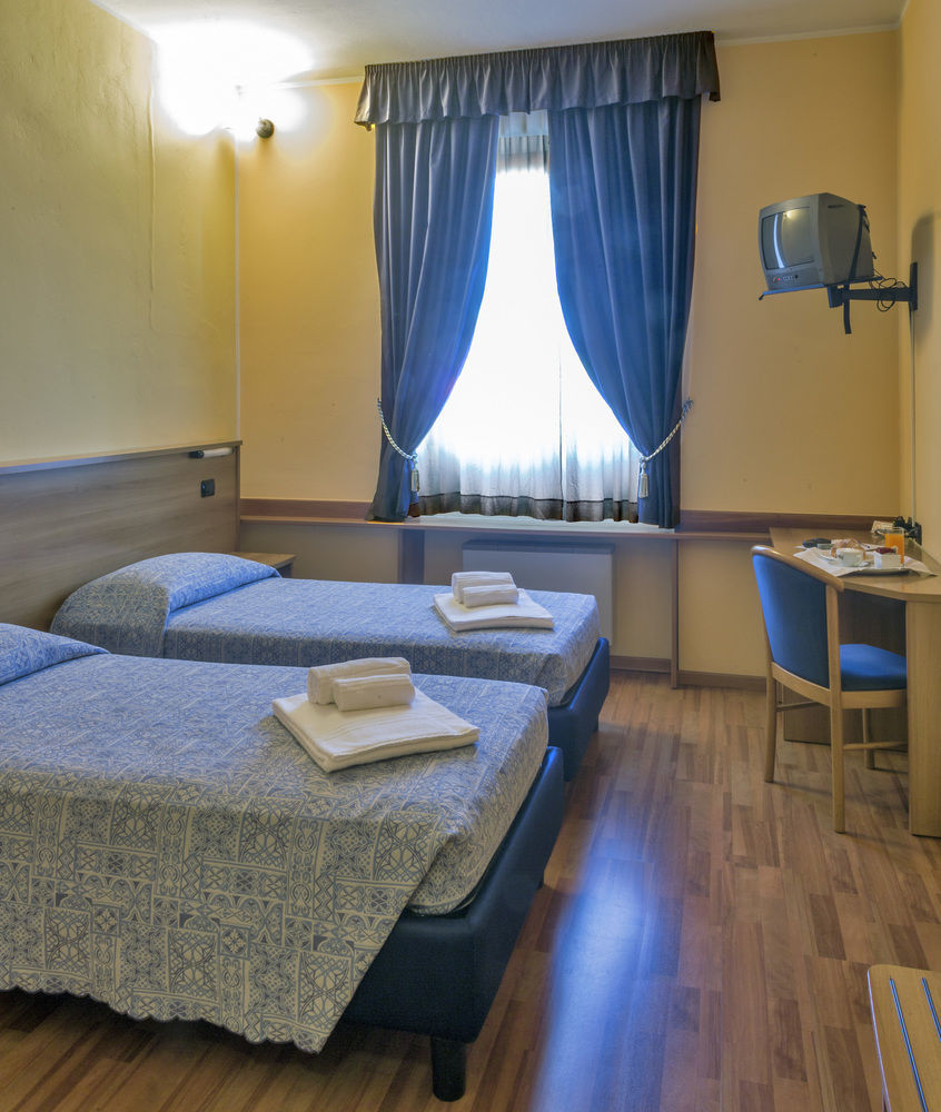 Hotel Postumia Dossobuono Exteriör bild