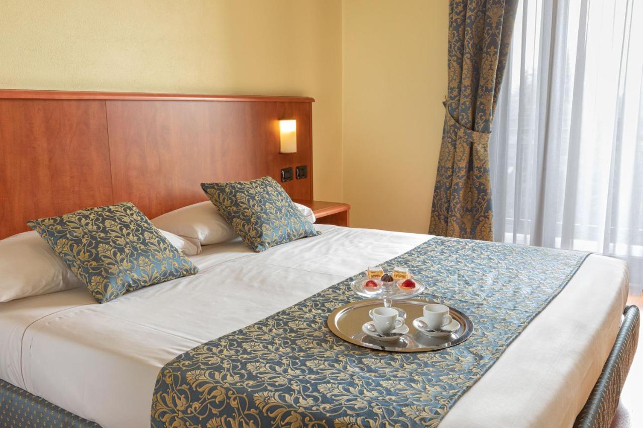 Hotel Postumia Dossobuono Exteriör bild