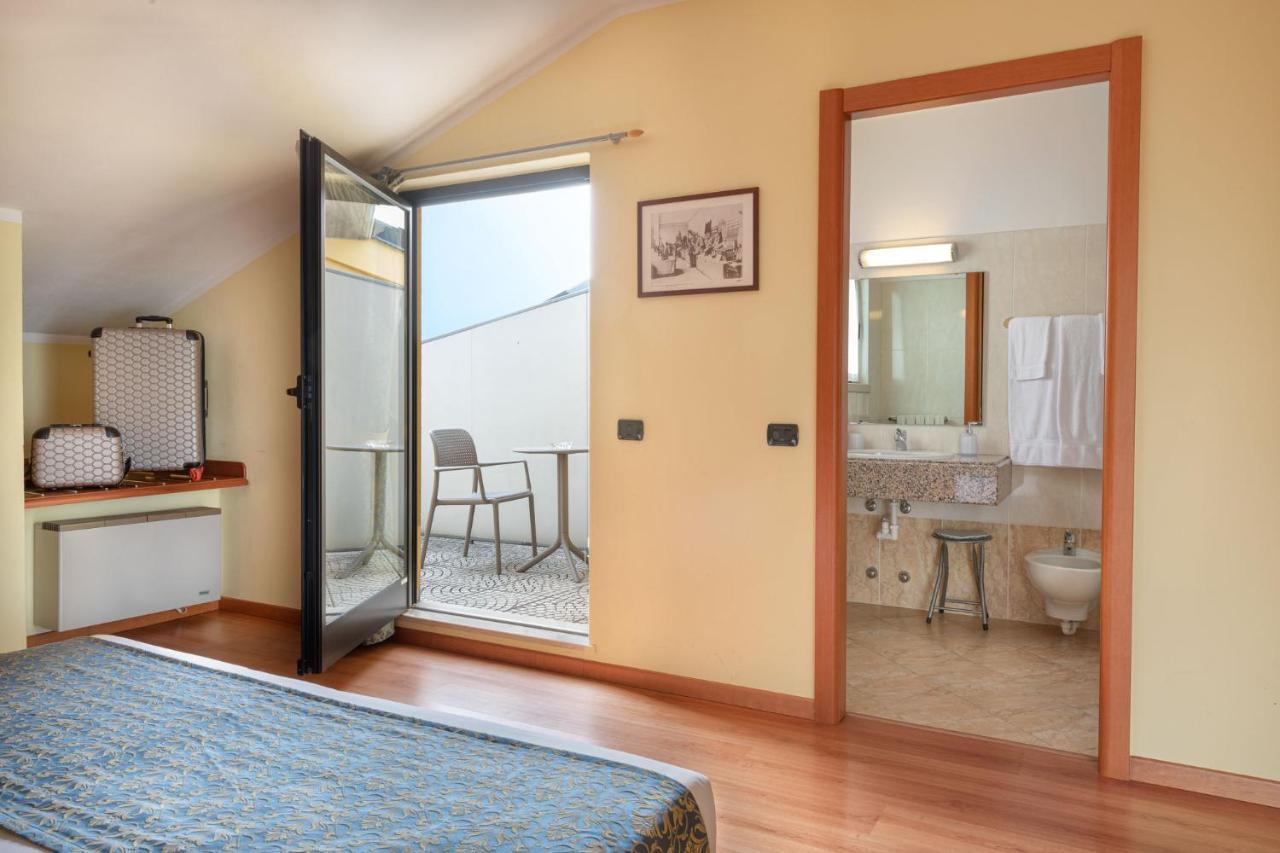 Hotel Postumia Dossobuono Exteriör bild