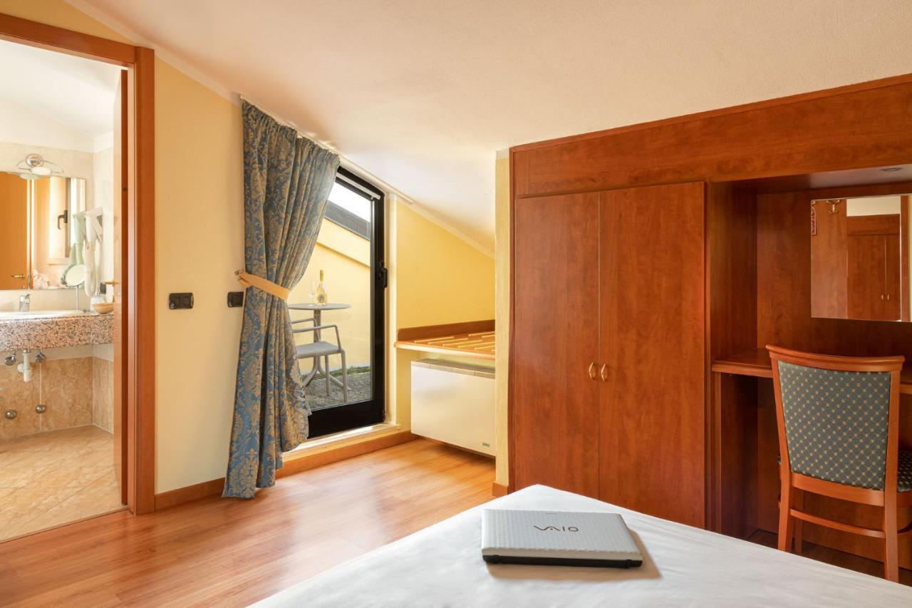 Hotel Postumia Dossobuono Exteriör bild