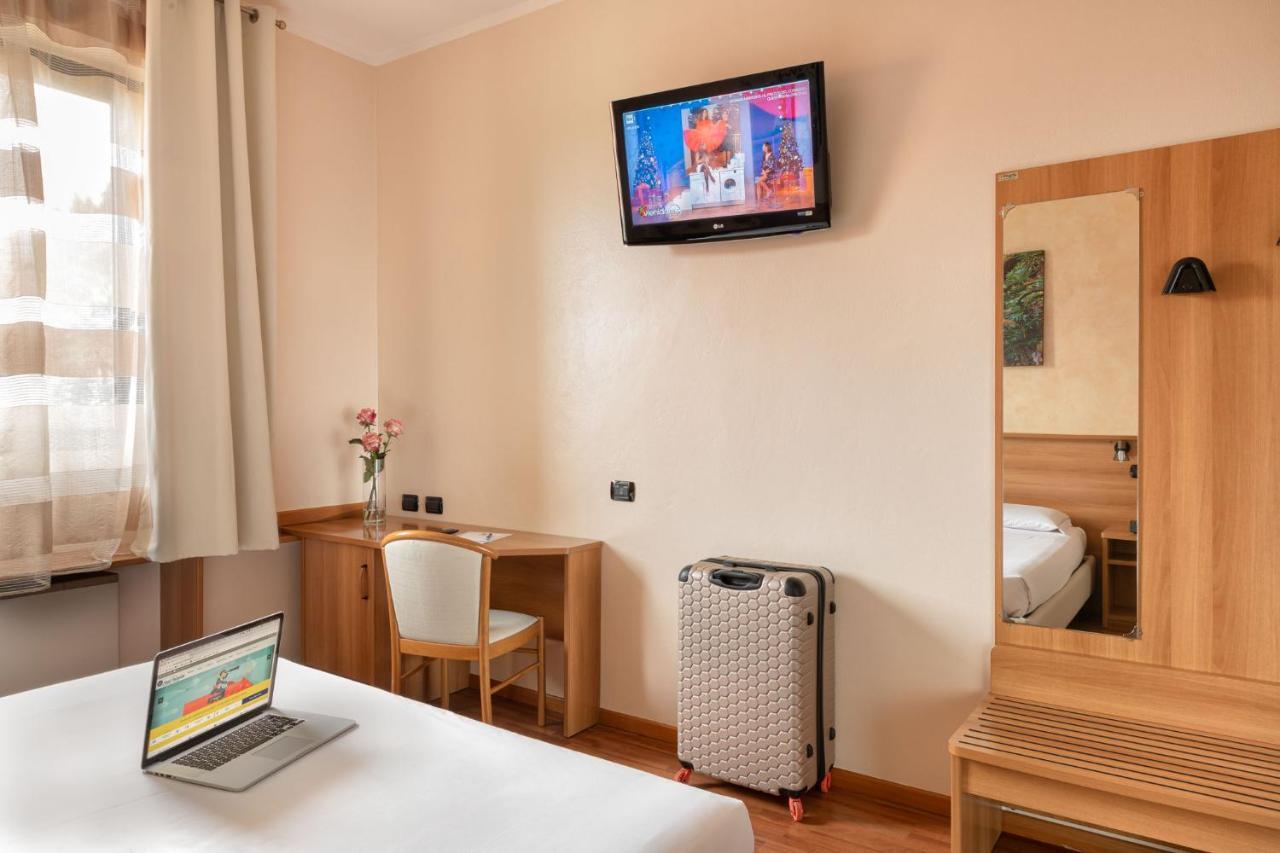 Hotel Postumia Dossobuono Exteriör bild