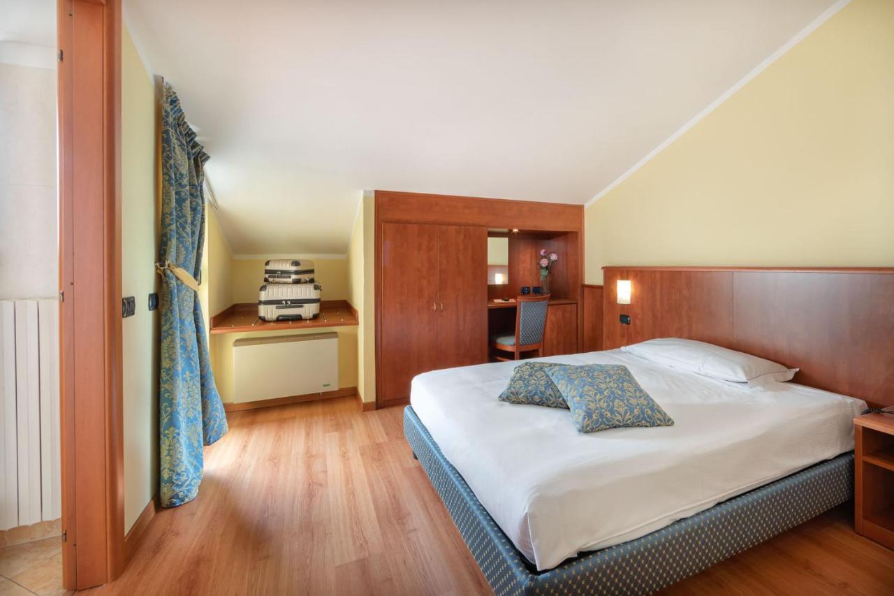 Hotel Postumia Dossobuono Exteriör bild
